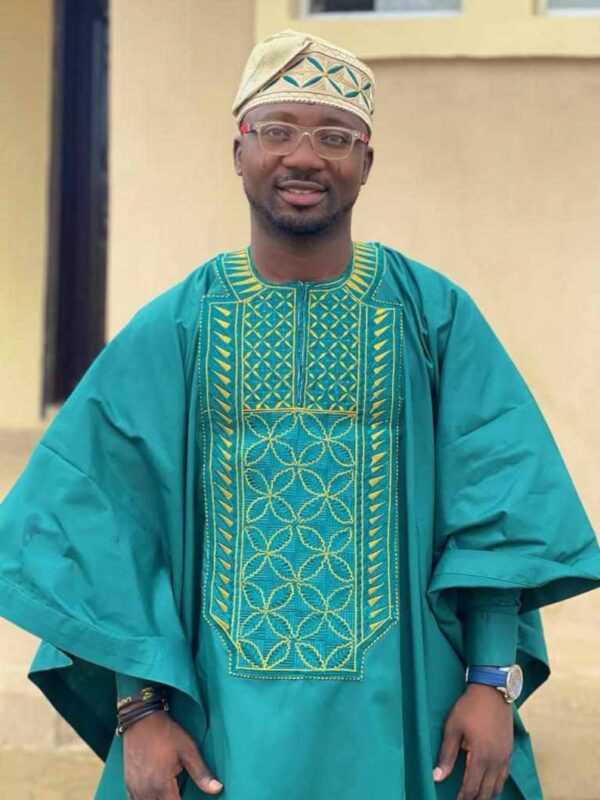 Ore African men's agbada